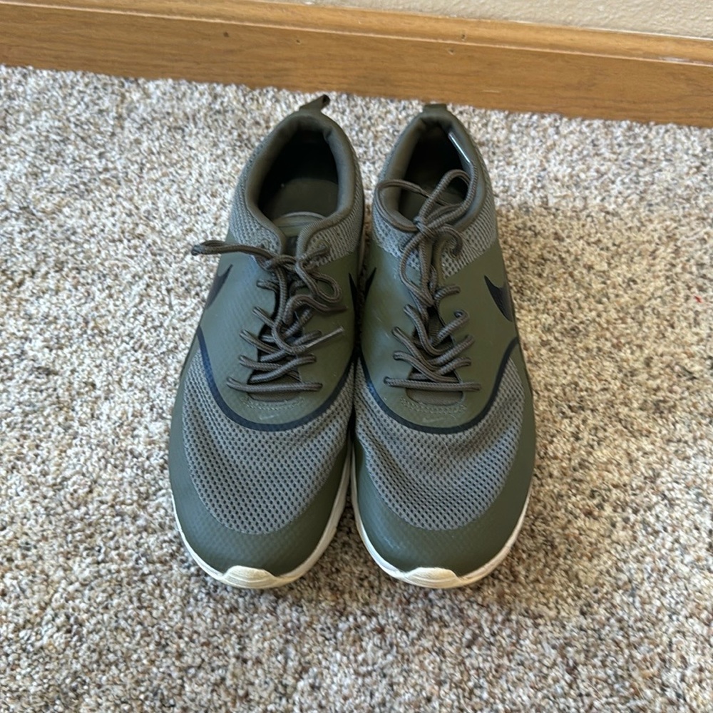 Nike women’s sneakers